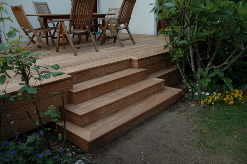 Construire un escalier en bois exotique