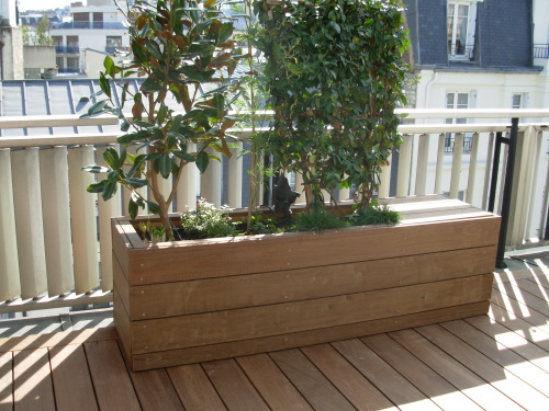 Jardinire et banc en ip sur terrasse  