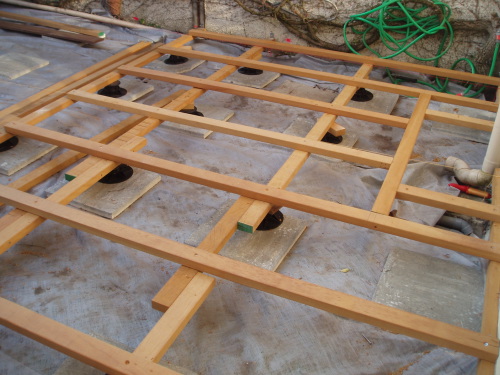 Construire une double structure bois sur plots