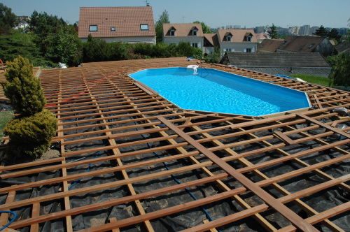 Double structure pour terrasse de piscine en lambourdes bois 