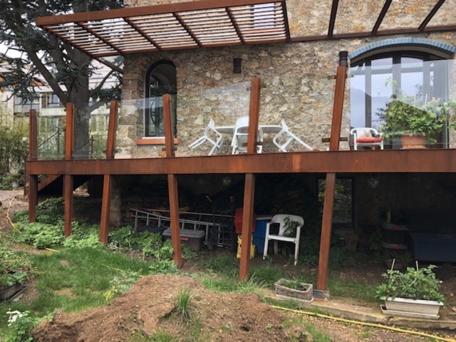 Terrasse en hauteur structure rate